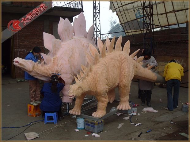 仿真恐龙造作现场-蜥脚类