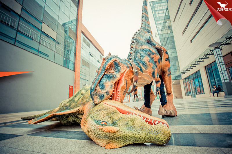 人穿恐龙衣服，，，，，人穿的恐龙服装