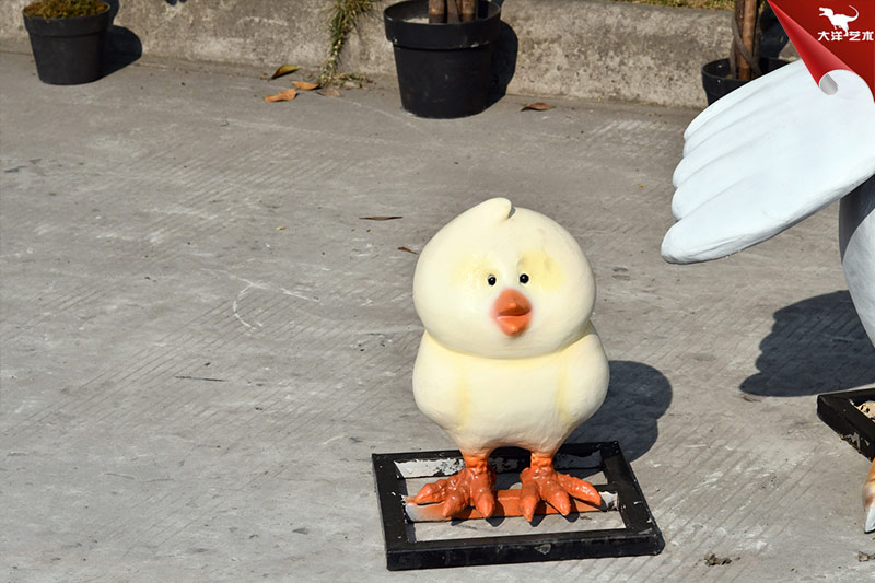 疯狂农场主题雕塑之幼鸡雕塑 